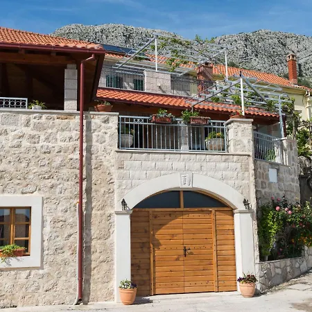 Stunning In With Private Pool Vila *